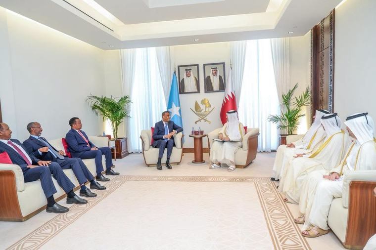 Ra’iisul Wasaare Xamsa Cabdi Barre oo Qatar kala hadlay xoojinta xiriirka labada dal